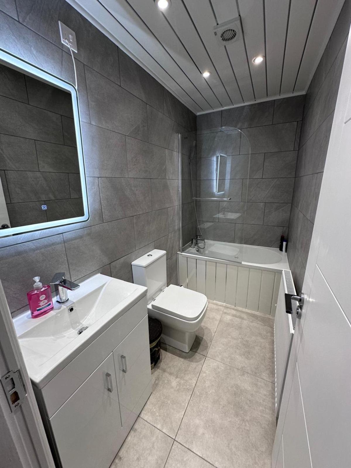 Modern Two-Bedroom Apartment Manchester Exterior foto